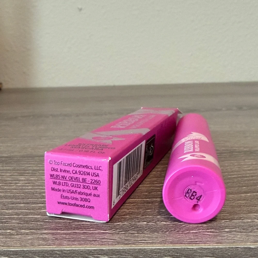 ❤️$9 NWT Too Faced Ribbon Wrapped Lash Extreme Length Tubing Mascara